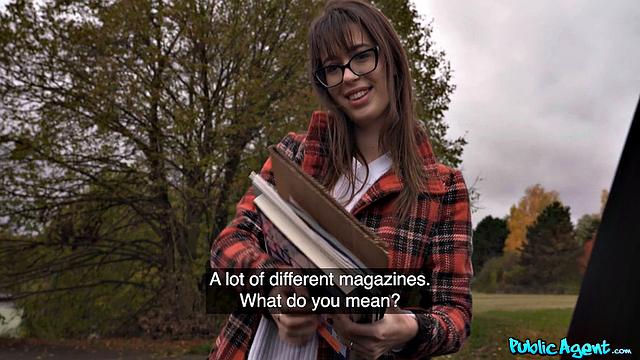 Взял Мию Де Вил домой - брюнетка в очках закрыла рот и прыгнула сверху, будто подписку продаёт с огоньком.