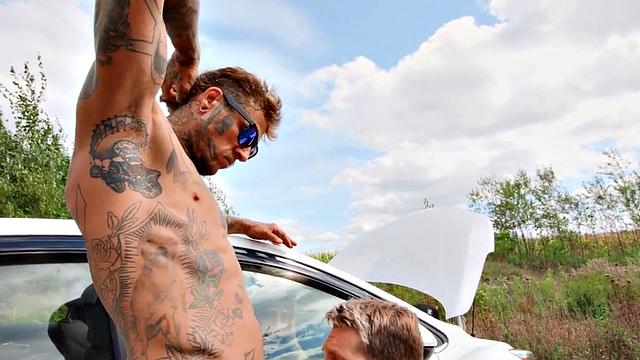 Tattooed gay stud after BJ fucks his BF in the asshole outdoors