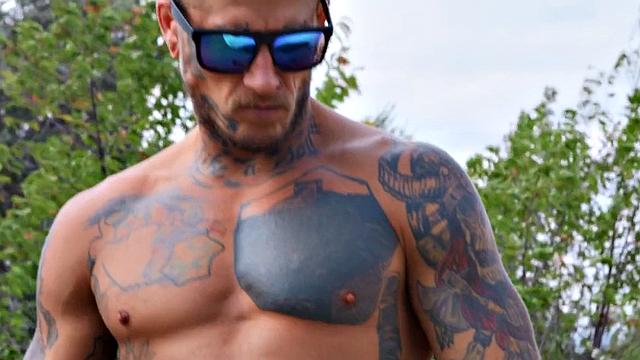 Tattooed gay stud after BJ fucks his BF in the asshole outdoors