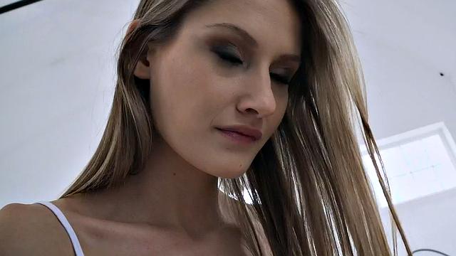 Oiled GF pussyfingered and pussytoyed on massagr table