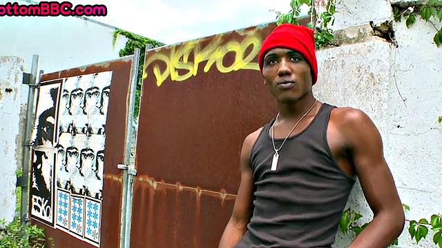 Black amateur picked up and drilled outdoors in public sex