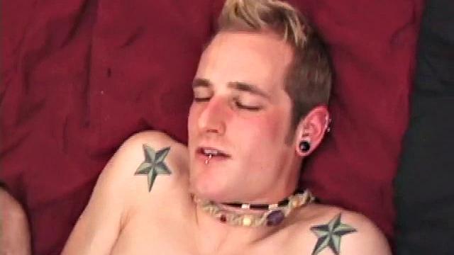 Torque and Che strip each other as they kiss, and it isn't long before Torque wraps his lips around Che's dick. Torque is determined to get Che's cock really hard, before getting his dick sucked. Che lubes his cock and slides in.