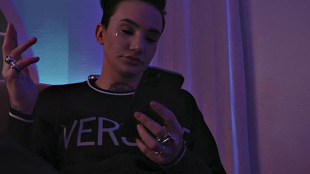 Tattooed amateur dykes enjoy passionate licking on couch