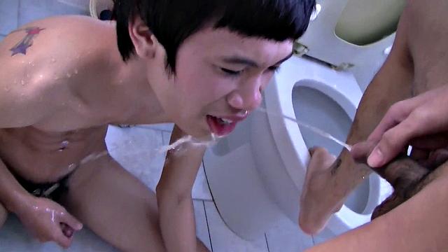 Peedrinking Asian twink breeds with bf tasting his cum