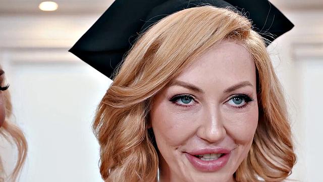 смотри, как опытные милфы трахают застенчивого фотографа