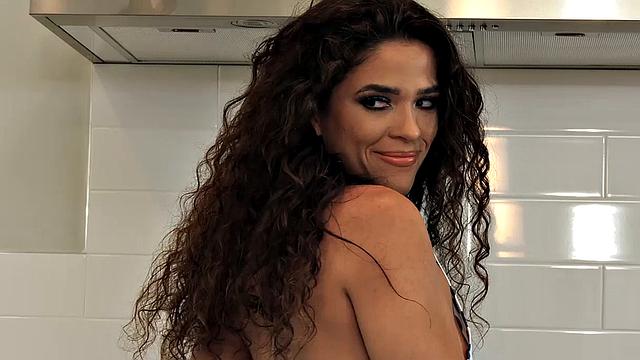 victoria voxxx раздвинула жопу - сегодня будет реально жесткий анал