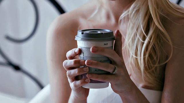 Erotic Sixties: Naughty babe seduces her friend for some kinky outdoor 69 action