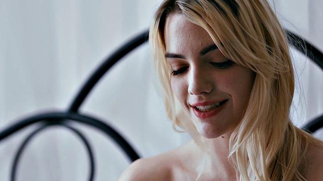 Erotic Sixties: Naughty babe seduces her friend for some kinky outdoor 69 action