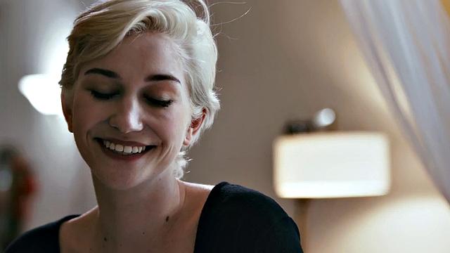 Erotic Sixties: Naughty babe seduces her friend for some kinky outdoor 69 action