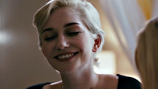 Erotic Sixties: Naughty babe seduces her friend for some kinky outdoor 69 action