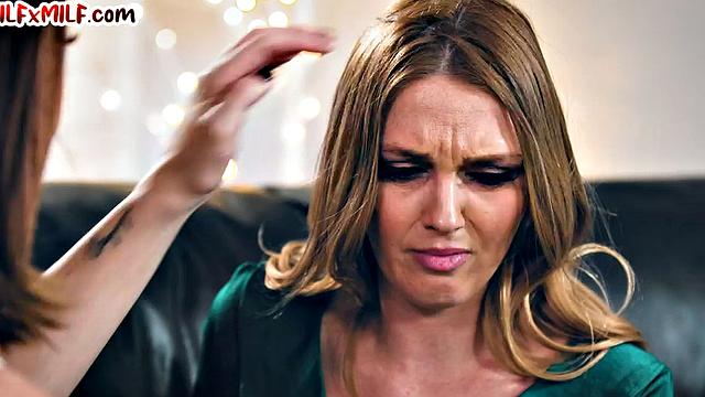 Scissoring busty lesbian after rimjob and facesitting