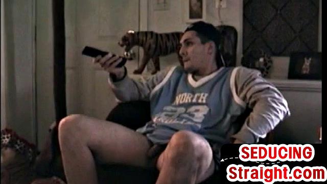 Real amateur guy sucked by gaydaddy in vintage BJ