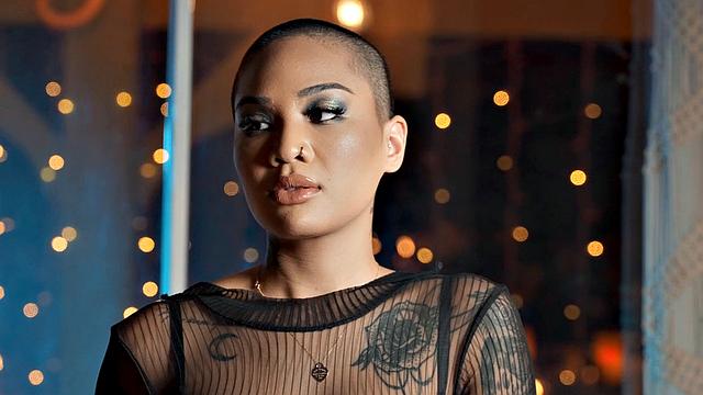 Honey Gold трахается с Small Hands по-взрослому