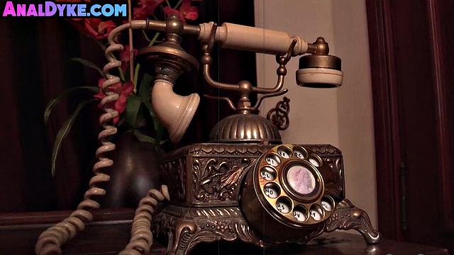 Big booty lesbo gets rimjob from GF