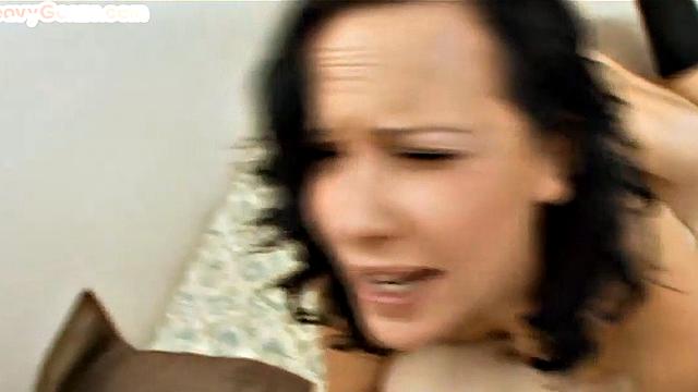 домашняя стерва ловит двойной проник в жесткой тройке