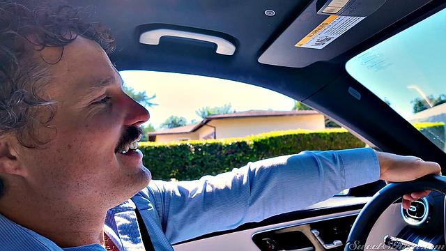 Анниса Кейт и Рейна Белл доводят друг друга до мощного оргазма с Робби Апплсом в страстном групповом сексе у бассейна.