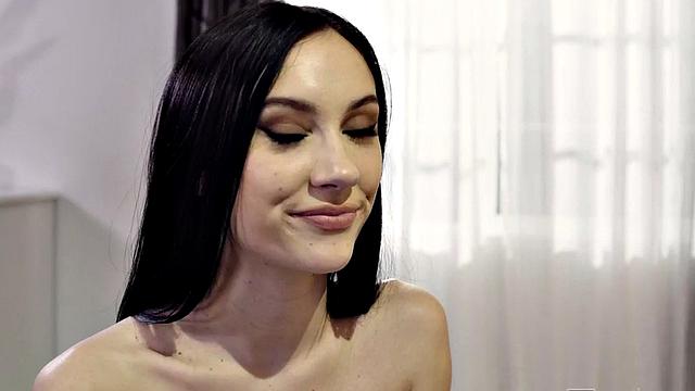 Lez MILF loves making petite sluts wet in threesome