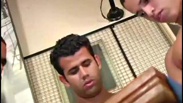 Baby faced Diego Lozana and Jeferson Garces are sitting in a bar having a few drinks, when Jorge Ervet decides to take a much needed break from stacking crates.