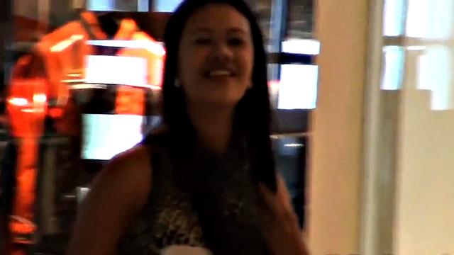 joanna скачет на члене своей круглой жопой