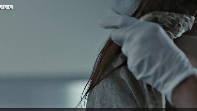 jodie comer устраивает мокрую и жаркую ночь в спальне