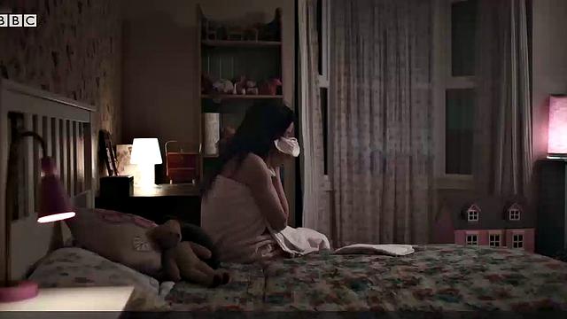 Jodie Comer's wet and wild celebrity look is hot and heavy in the bedroom