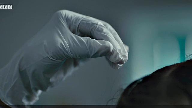 Jodie Comer's wet and wild celebrity look is hot and heavy in the bedroom