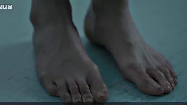 Jodie Comer's wet and wild celebrity look is hot and heavy in the bedroom