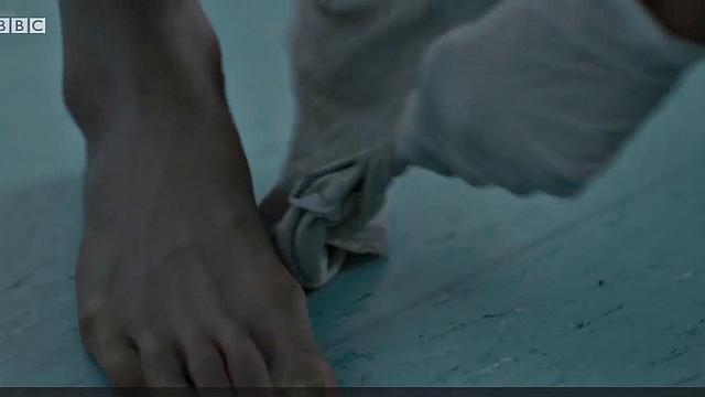 Jodie Comer's wet and wild celebrity look is hot and heavy in the bedroom