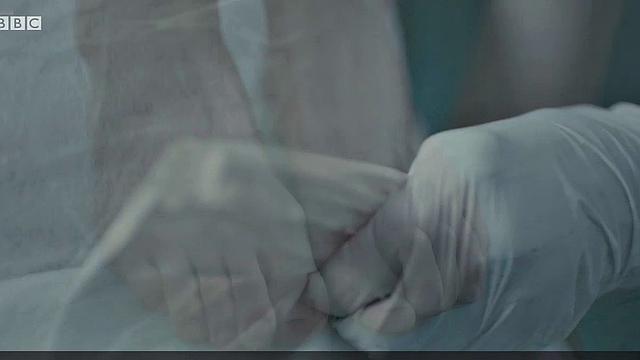 Jodie Comer's wet and wild celebrity look is hot and heavy in the bedroom