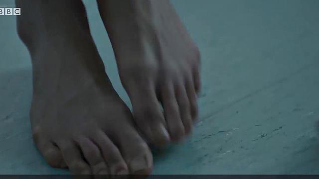 Jodie Comer's wet and wild celebrity look is hot and heavy in the bedroom