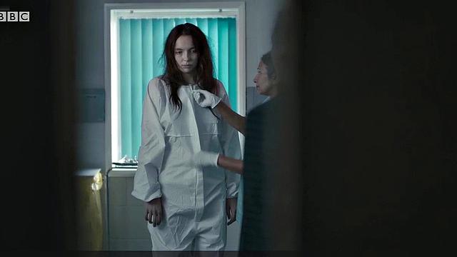 Jodie Comer's wet and wild celebrity look is hot and heavy in the bedroom