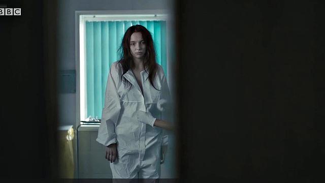 Jodie Comer's wet and wild celebrity look is hot and heavy in the bedroom