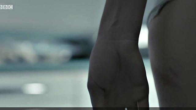 Jodie Comer's wet and wild celebrity look is hot and heavy in the bedroom