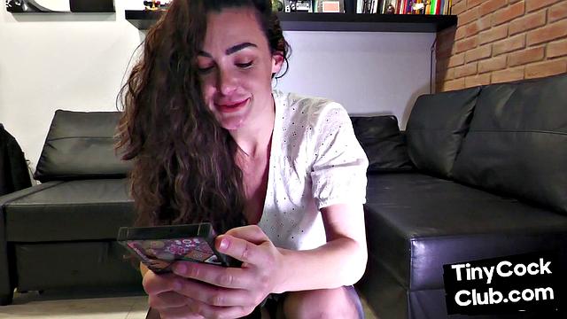 SPH amateur femina humiliates with her lil finger