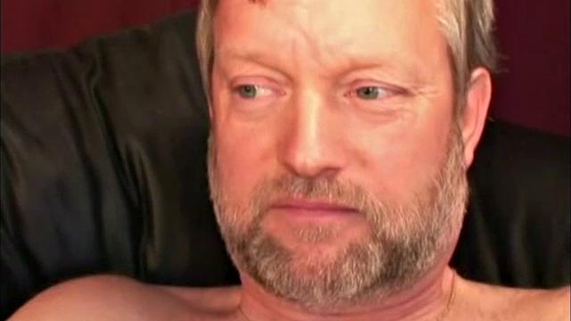 клей получает медленный дроч от зрелого мужика