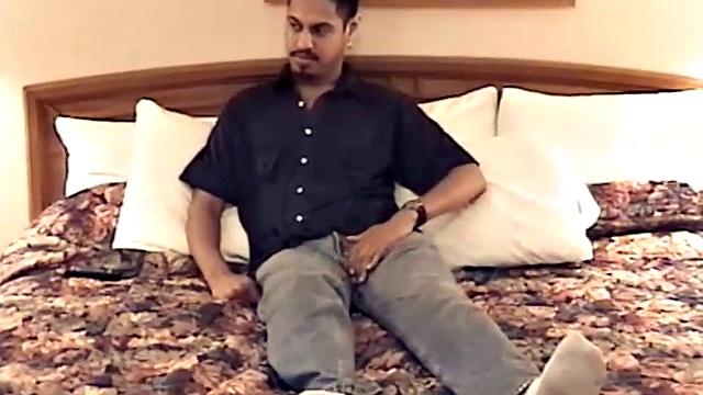 ланс устроил веселое шоу с рукой и большим членом