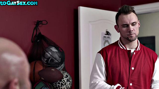 Sportive gaydaddy bottom barebacked by stud in office