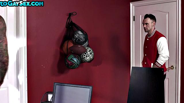 Sportive gaydaddy bottom barebacked by stud in office