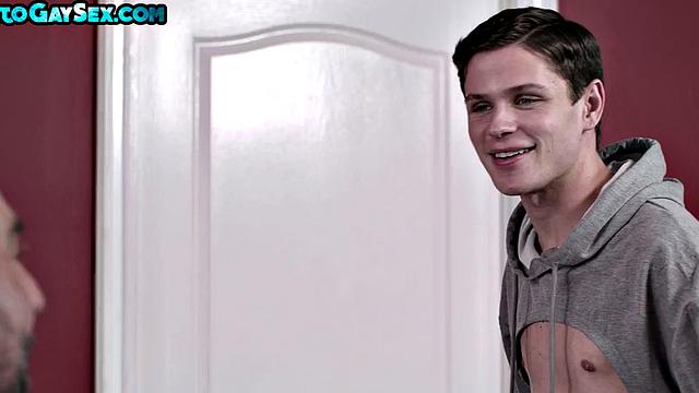 Sportive gaydaddy bottom barebacked by stud in office