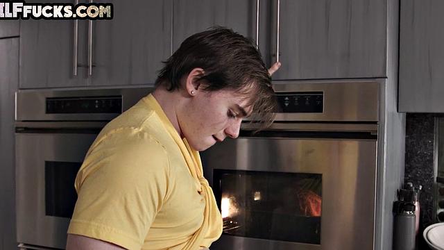 Old busty granny gets pussypounded after pussylicking