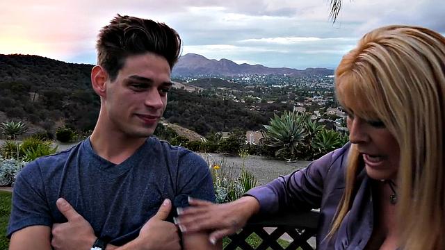 Busty cougar gets pussynailed by hard cock