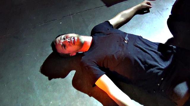 Роми Рейн выслеживает убийцу и попадает в жесткий групповуху