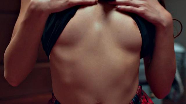 Erotic lesbian babes pussylicking in threesome