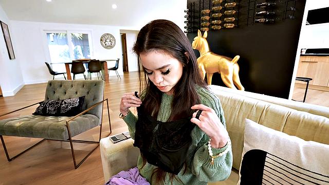 милфа решила: секса больше не будет, пока лесбиянка не доказала обратное