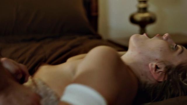 похотливый отчим жестко шпилит умную падчерицу в мокрую киску