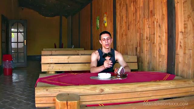 Роб Фарро и Том Лак жёстко трахаются без резинки, крупный член в деле