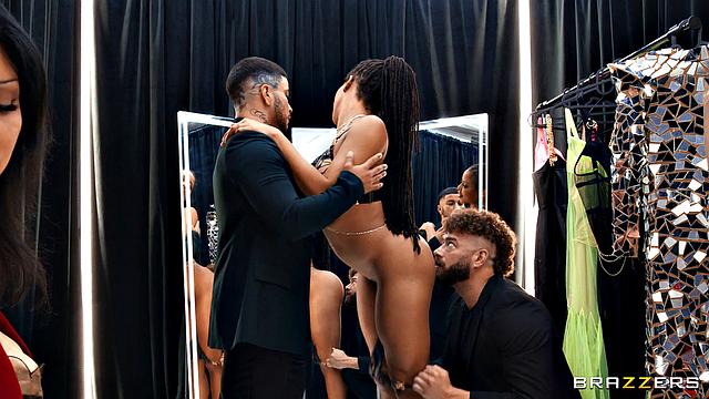 Kira Noir Display - Part 2