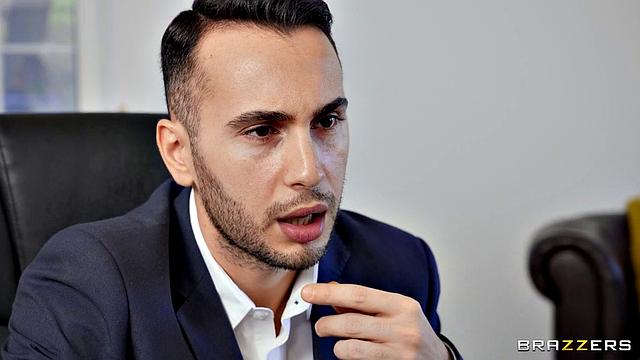 Кэнди Алекса соблазняет босса ногами и трахает прямо на рабочем месте - вот так офисный перерыв!