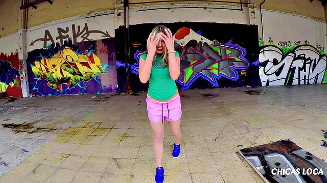 Даниэлла Маргот страстно трахается с испанцем Альберто Бланко на свежем воздухе, получает сперму на лицо и кайфует по полной.