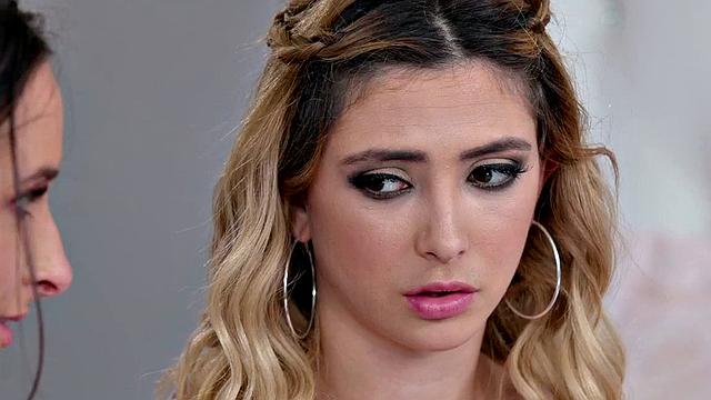 Strapon lesbos gushing and moaning